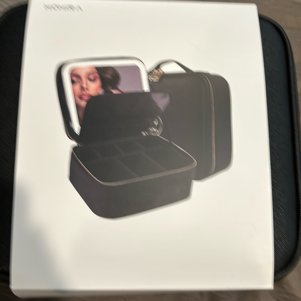 Cosmetic case with LED mirror